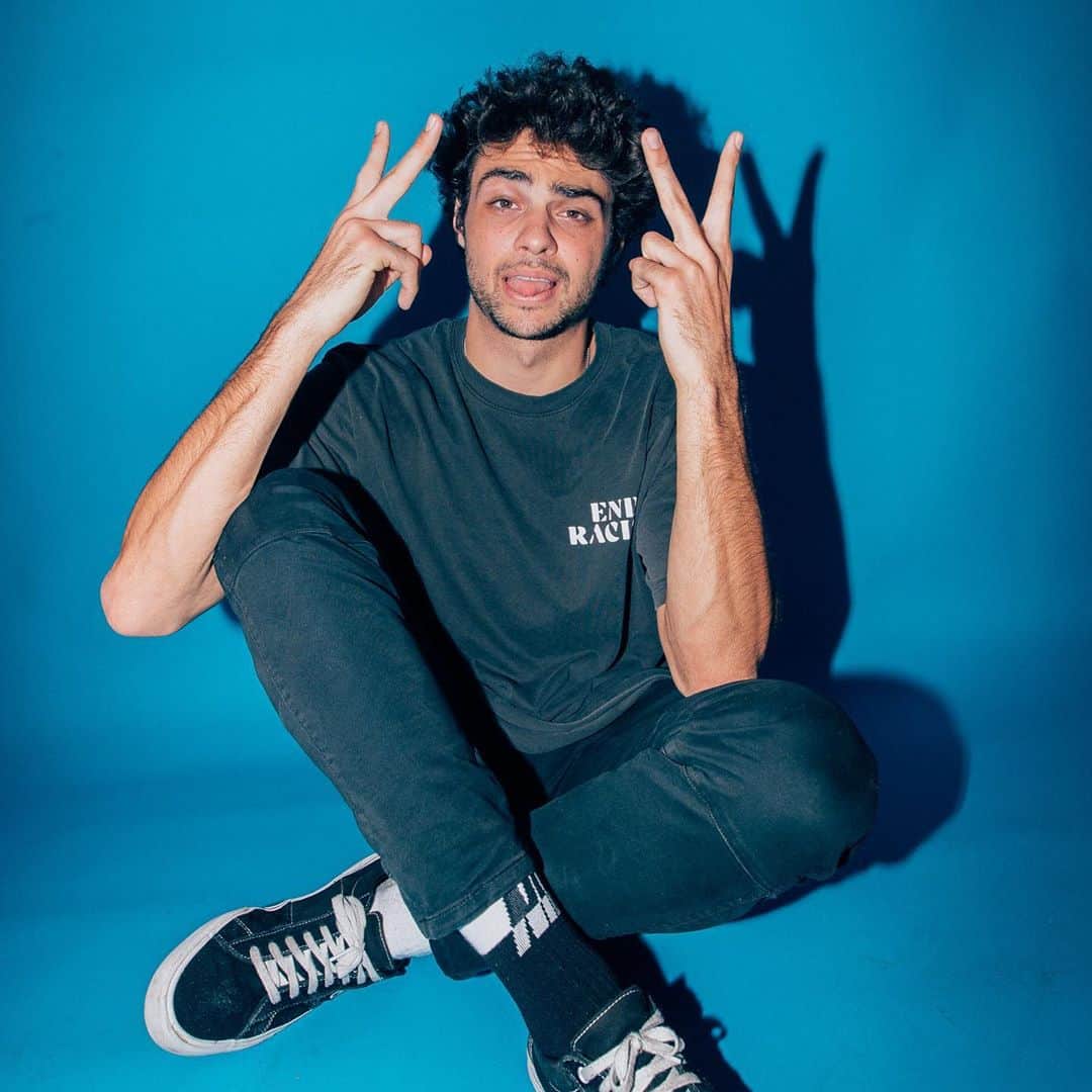 ノア・センティネオのインスタグラム：「Take flight-」