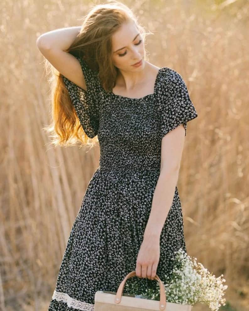 アシュリン・ピアースのインスタグラム：「Autumn whispered to the wind... “I fall, but always rise again.” ✨🍁🍂🧡  Photography by: @laceandlocks  For: @shopmorninglavender  #AshlynPearce #MorningLavender #Model #Modeling #Models #Actress #Actor #Acting #YouTuber #GirlGamer #Fall #FallLookBook #Fashion #FallFashion #PhotoShoot #Photography #FashionPhotography #Editorial #LoveYourself #SpeakYourself #RedHeads #LookBook #Clothing #Halloween #Pretty #Streamer #FallSeason #Quotes #Quote #Love」