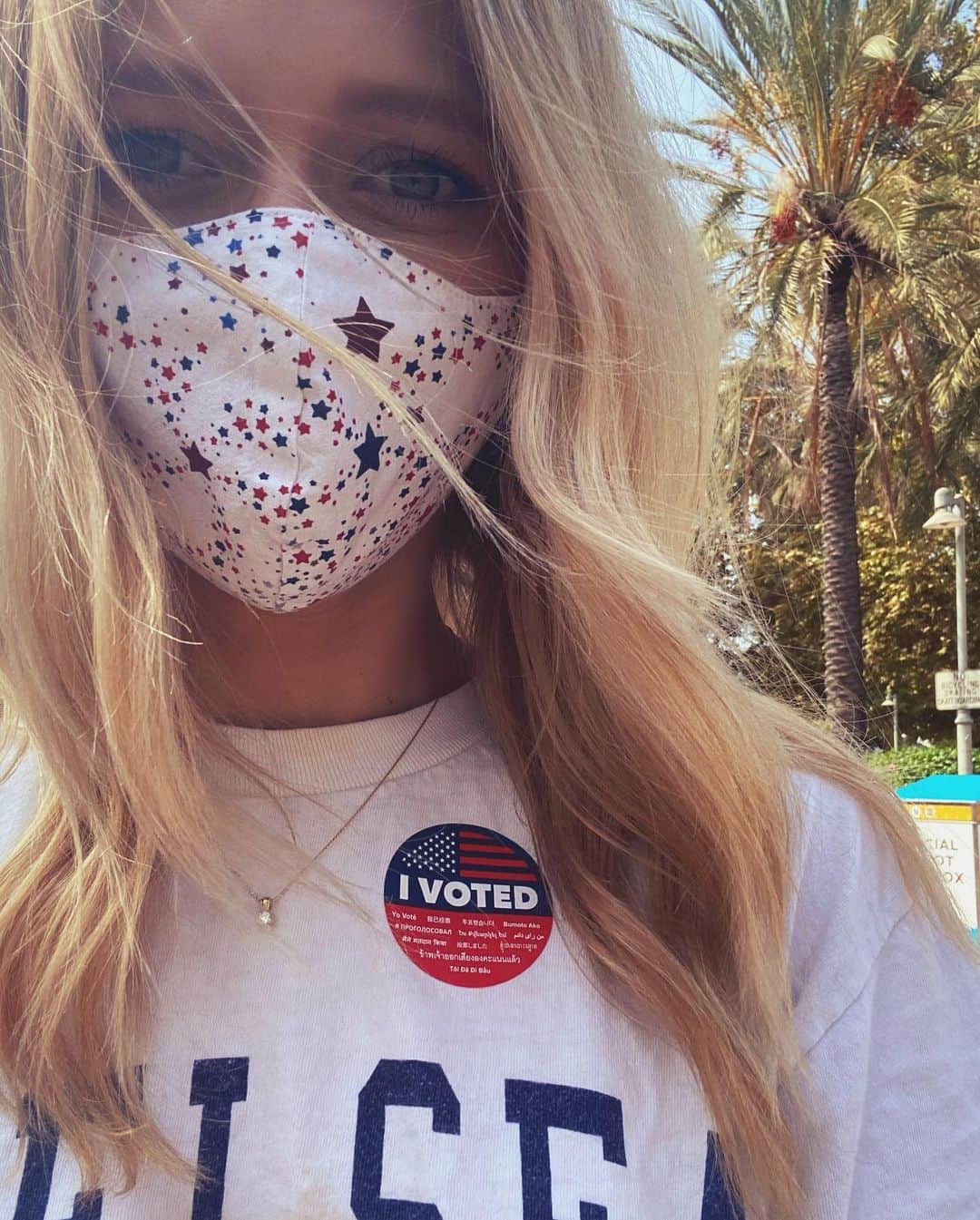 ジョアンナ・ブラッディのインスタグラム：「#vote 🇺🇸」