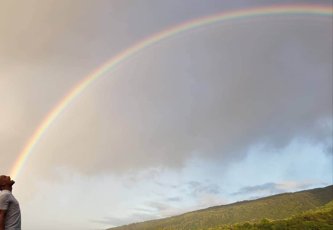 ウディ・ハレルソンのインスタグラム：「As my daughter Makani says, "On bad days barf rainbows then you will feel better"」