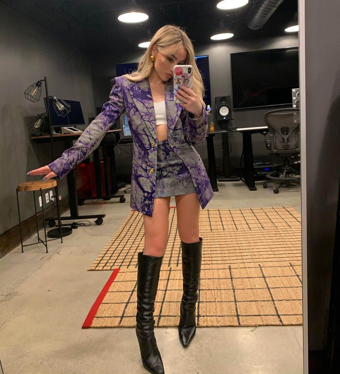 サブリナ・カーペンターさんのインスタグラム写真 - (サブリナ・カーペンターInstagram)「make it drop drop drop」10月10日 6時18分 - sabrinacarpenter