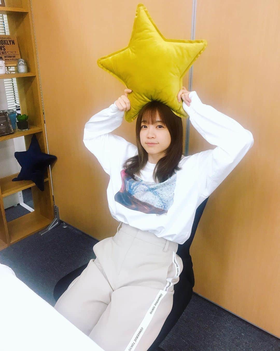 諏訪彩花のインスタグラム：「今日は何しようかな〜。 寒いからホワイトシチュー作ろうかな。 #撮影ぱるにゃす　#SSちゃんねる　#ラジオ配信中〜 #公式Twitterもフォローよろしくです♡」