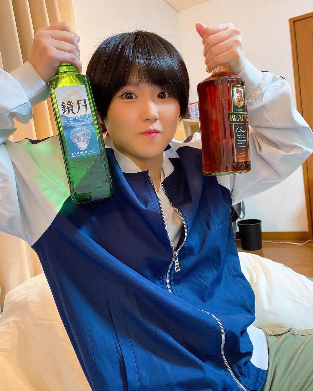 水沢つぐみさんのインスタグラム写真 - (水沢つぐみInstagram)「飲んでなくない？うぉううぉう👶  #バンビプロモーション #AV女優」10月10日 15時50分 - tsugumizugram