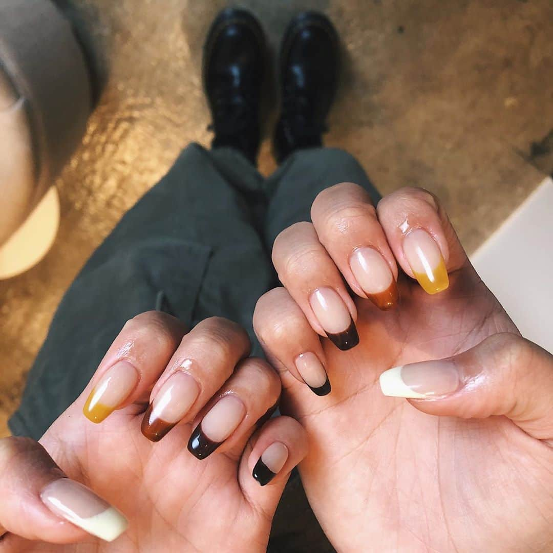 舞石まことさんのインスタグラム写真 - (舞石まことInstagram)「﻿ ﻿ New nail🌟﻿ 秋カラーフレンチ🤎﻿ 久々にここまで伸ばした！﻿ ﻿ @chipieee_ebisu  ﻿ ﻿ #秋ネイル #秋ネイルデザイン #フレンチネイル #秋フレンチネイル #ブラウンネイル」10月10日 16時00分 - makotomaishi