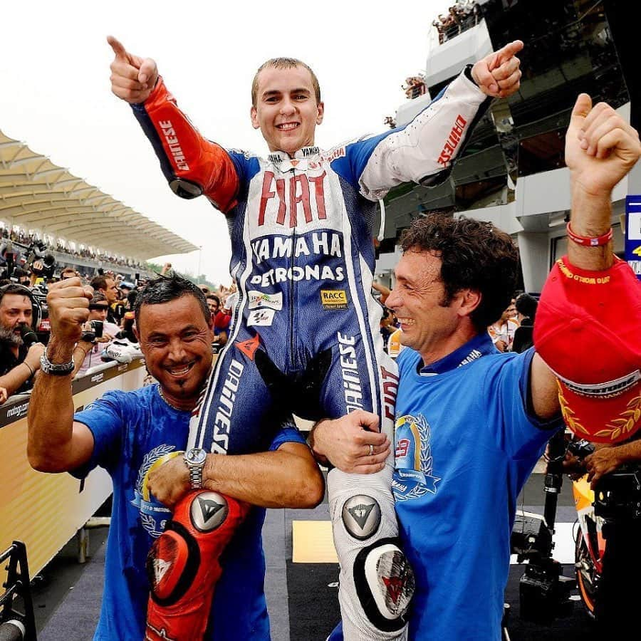 MotoGPさんのインスタグラム写真 - (MotoGPInstagram)「Ten years ago today, @jorgelorenzo99 realised his dream! 🏆 Sepang was the scene for this first #MotoGP title triumph! 🥇#MalaysianGP 🇲🇾 #JL99」10月10日 16時01分 - motogp