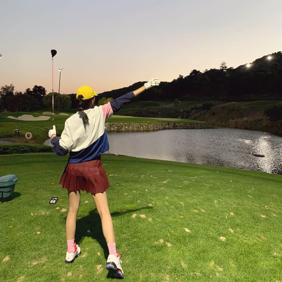 ヒョニ・カンさんのインスタグラム写真 - (ヒョニ・カンInstagram)「하루종일뛰어다님..^^ .. ⛳ 🏌️‍♀️. #골프 #golf #골린이 #첫라운딩」10月10日 16時03分 - hyoni_kang