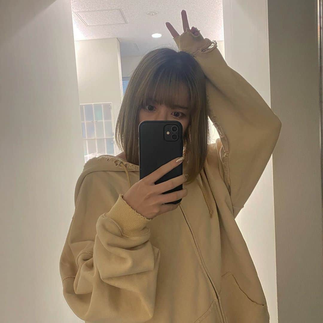 のインスタグラム：「ぴーす✌️ . #ミス慶應　#ミス慶應2020 #ミス慶應No6  #お洒落さんと繋がりたい #おしゃれさんと繋がりたい #いいね返し #美男美女と繋がりたい #f4f #lfl #fff  #いいね返し#いいねした人全員フォローする#フォロバ100 #韓国好き #韓国好きな人と繋がりたい #オルチャン #オルチャンメディア #얼스타그램 #맞팔 #옷스타그램 #패션스타그램 #셀스타그램 #오오티디 #셀카좋아요반사 #instalike #selca #サロンモデル」