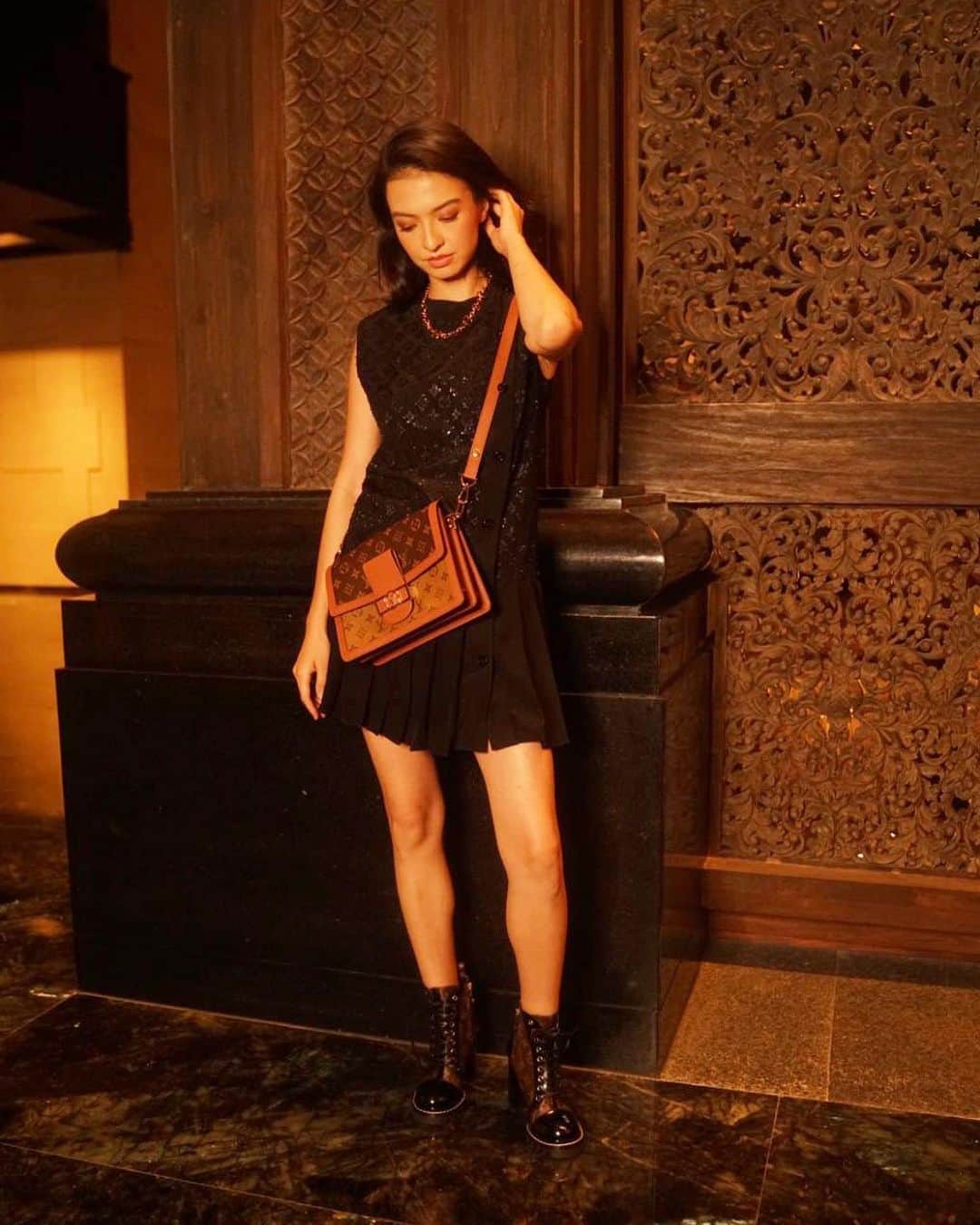 ラライン・シャーのインスタグラム：「"One is never over-dressed or under-dressed with a Little Black Dress."  Karl Lagerfeld」