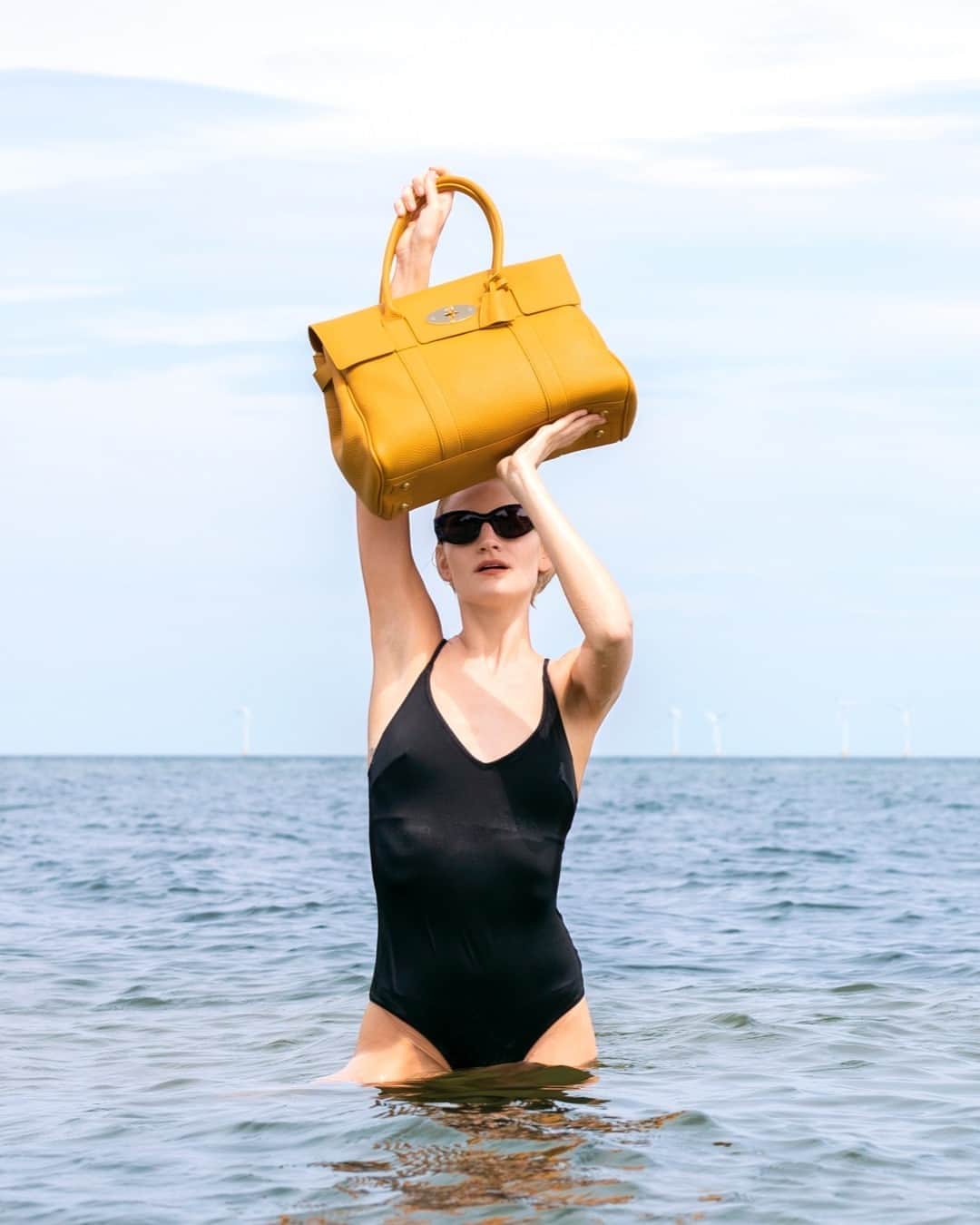 のインスタグラム：「Our iconic #MulberryBayswater in signature Deep Amber, crafted from #MulberryGreen sustainably-sourced leather.⁠ .⁠ Discover more through our link in bio. #MadeToLast」