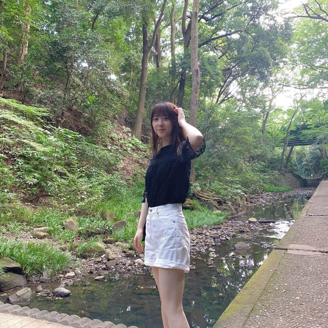 山寺花歩さんのインスタグラム写真 - (山寺花歩Instagram)「🌿🌿🌿 ・ ・ 皆さん、こんばんは！ 今日はあいにくの天気ですね☔️ 早く晴れて欲しいものです☀️ ・ ・ この前、等々力渓谷に行ってきました✨ 友達が連れて行ってくれたんですけど、都会の真ん中にこんな所があるんですね😳驚きました！ 福島出身なので、緑がやっぱり落ち着くなあ😂 都会の喧騒に疲れた人にもオススメです☕️リフレッシュできますよ☺️  ・ ・ ・ 1日1票投票できますので、ぜひ応援して下さると嬉しいです🌷 ミスコンの本番は、10月31日(土)です！ 当日は公式Instagram、MixChannelにて配信されます。 グランプリになるため、お力を貸して頂きたいです☺️ 【投票方法】 ▶︎ハイライトのQRコードをスクショ→ 　　　　LINEの友達追加から投票⭕️ ▶︎プロフィール欄のURLから投票⭕️ ・ ・ ・ #ミスミスター駒澤コンテスト2020  #ミスミスター駒澤#ミスコン2020#駒澤ミスコン#ミスコン‬#高身長#高身長女子#171cm#撮影モデル募集#サロンモデル募集#等々力渓谷#等々力#自然#福島#福島出身#東京#東京観光#観光#観光スポット」10月10日 17時00分 - koma2020_miss3