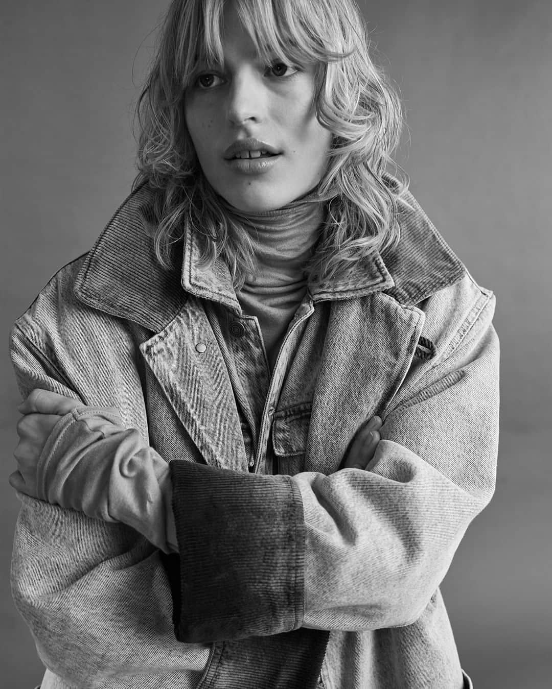 アメリカンビンテージのインスタグラム：「Crush : the trucker coat Tizanie. Don't miss to shop our 100% eco cotton denim range on the website! ___ #AmericanVintage #FW20 #womenswear」