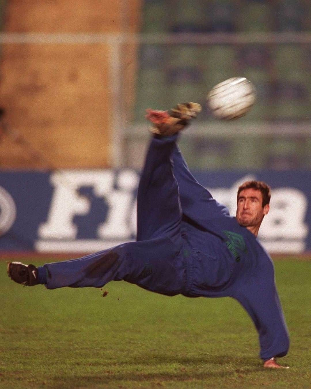 マンチェスター・ユナイテッドさんのインスタグラム写真 - (マンチェスター・ユナイテッドInstagram)「Ooh aah #Cantona 🤷‍♂️ #MUFC」10月10日 17時00分 - manchesterunited