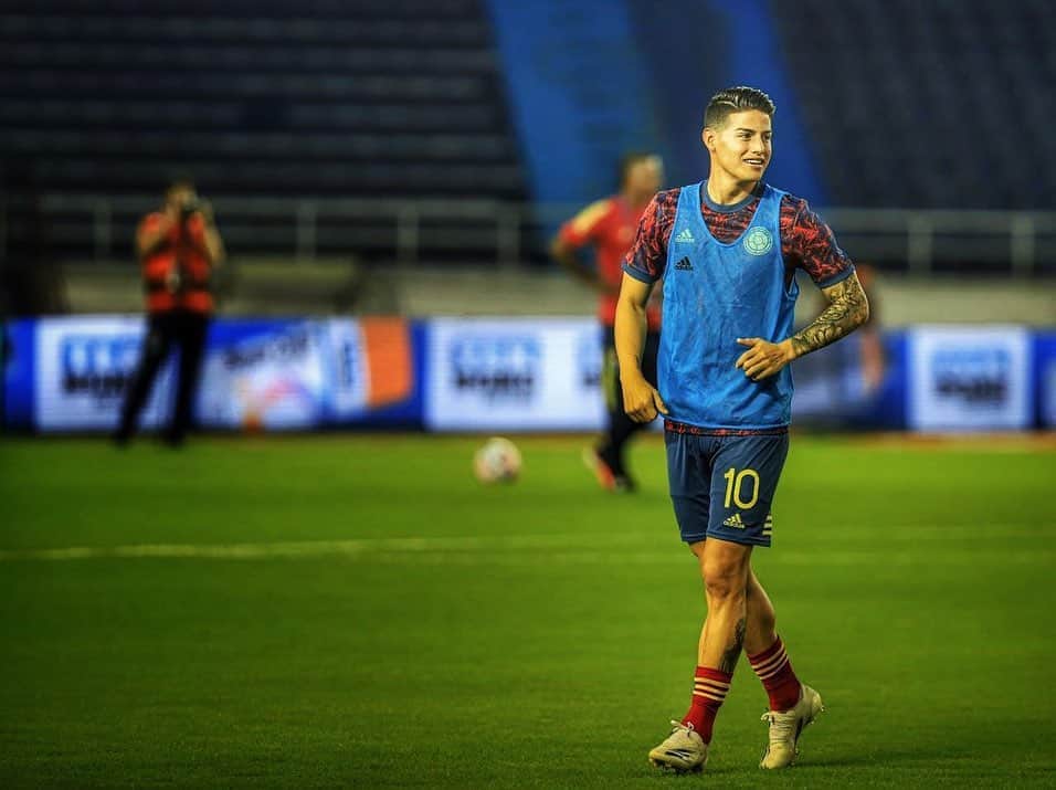 サッカー コロンビア代表チームのインスタグラム：「📸 Calentando motores 🙌🏼⚽  #VamosColombia 🇨🇴 #COLVEN」