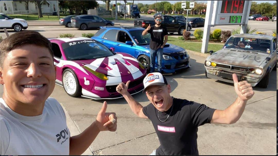 スティーブのインスタグラム：「I cant believe how many cool cars of all types are in Texas!!  On our first day out I couldnt stop looking and filming this incredible widebody Subaru owned by @bagin_wagon  NEW video now live on my channel!! テキサスに引っ越してからいろいろなジャンルの車を続々発見！今日はめちゃくちゃカッコいいスバルとそのオーナーと犬との出会い！ 新作動画をチェックしてね　よろしく」