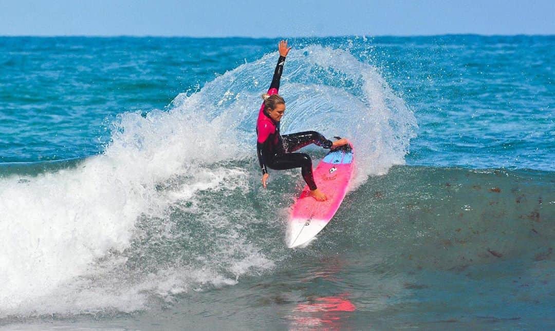 フェリシティー・パルマティアーのインスタグラム：「6035. photo by Paul Hardie @creaturesofleisure @mayhemsurfboards_mattbiolos @lostsurfboards @usanainc @nudiejuice @buellsurf」