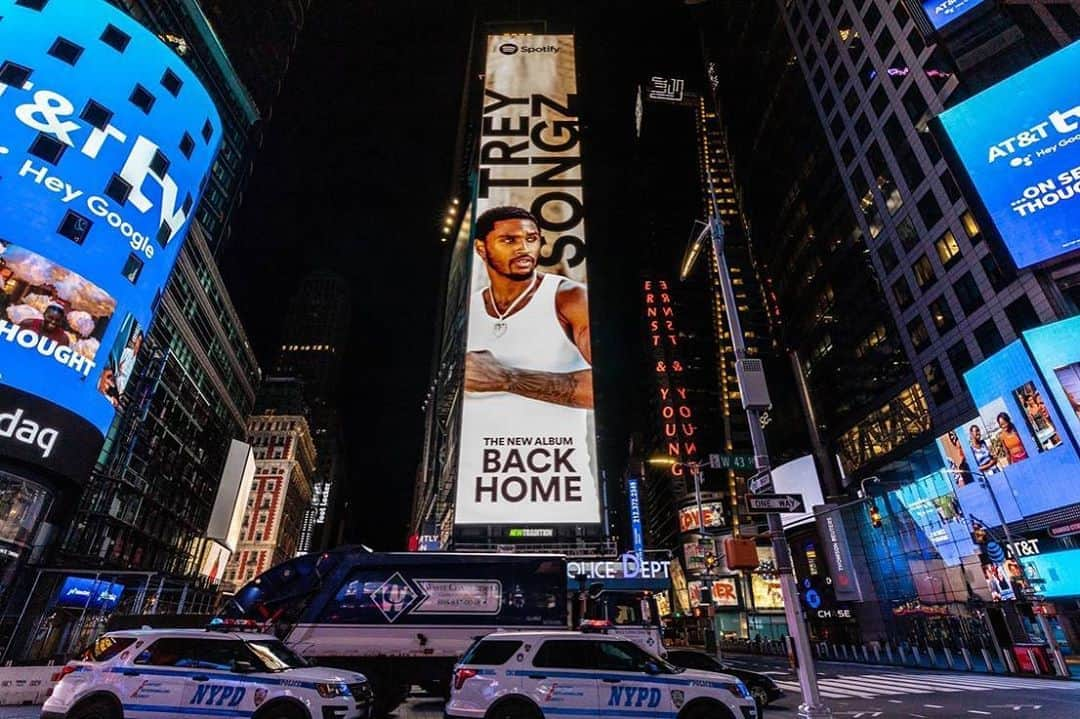 トレイ・ソングスさんのインスタグラム写真 - (トレイ・ソングスInstagram)「Thank you @spotify for featuring ‘Back Home’ in Times Square ❤️」10月10日 8時30分 - treysongz