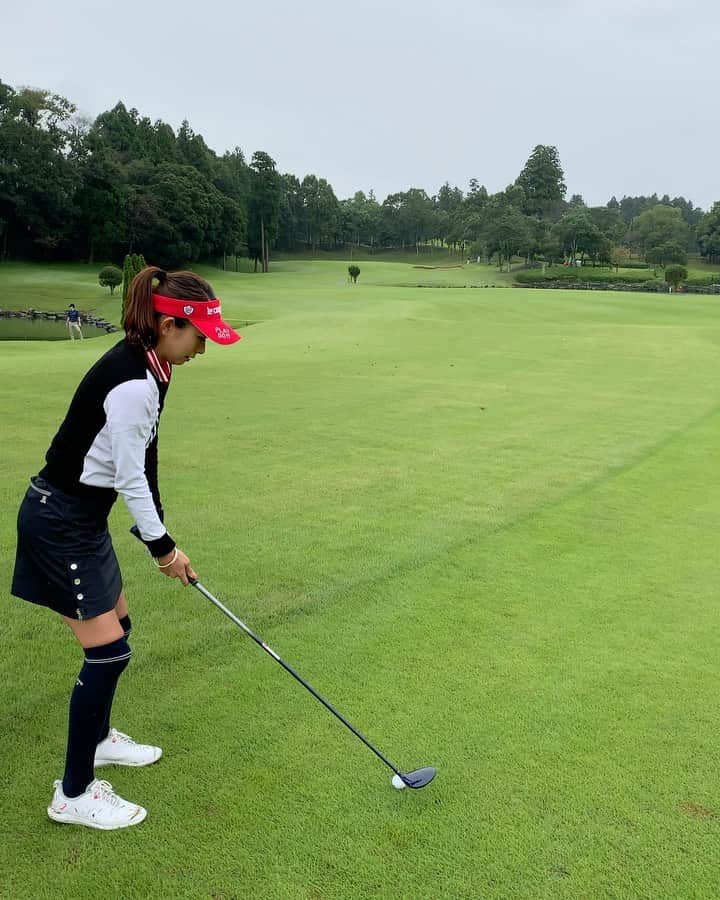 のインスタグラム：「. ドライバーとともにスプーンも変えてみました😊✨ . スプーンはゼクシオ♡ . まだまだ慣れないけど当たるといい音がして気持ちいい💕 . . . #ゴルフ#golf#⛳️#ゴルフ女子#ゴルフ好き#ゴルフウエア#ゴルフコーデ#ゴルフスイング#골프 #골프웨어 #골프스윙 #여행 #해외여행 #골프스타그램 #골프중독 #와인 #소주 #좋은시간  #コンペ#スプーン#慣れるまで使い続けよう」