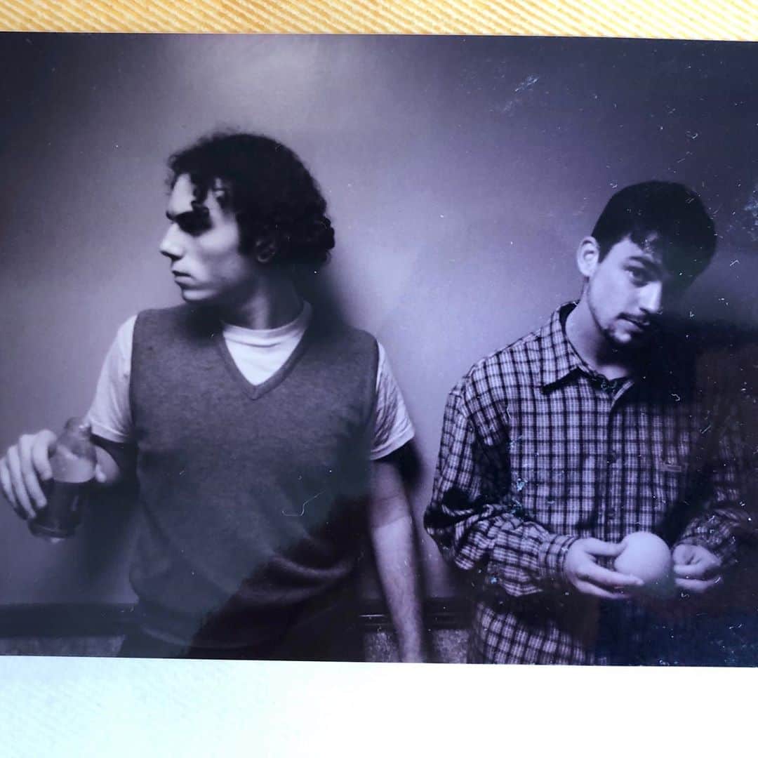 マット・ボマーのインスタグラム：「#fbf Happy birthday @victorquinaz ! Thank you for 20 years- 😱- of laughter, support, and partnership in crime- and for being an amazing Tio to our kids. You are the best friend and ally anyone could hope for. The first picture is the two of us the year we met at school. The second is when we hiked to the top of Machu Picchu together 16 years later, and Victor basically carried me down the side of the mountain when I got altitude sickness. Love you VQ!!」
