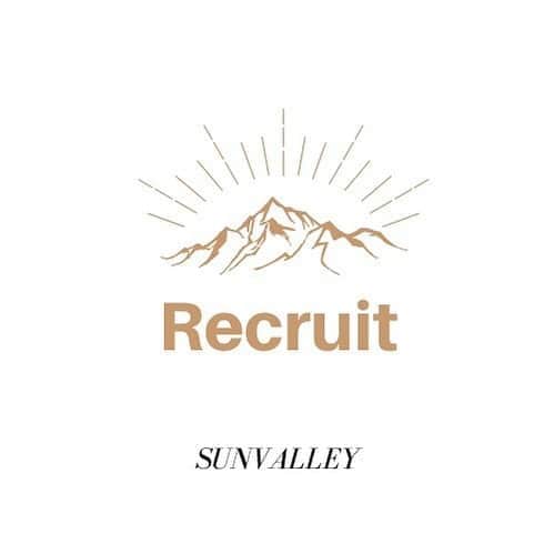 のインスタグラム：「SUNVALLEY @_sunvalley_   《中途アシスタント》募集‼️でーす🤗 * * * * * 《雇用条件》 【アシスタント】 基本給17万5000円〜＋技術給（カラー、パーマ、ヘッドスパ等）により最高＋2万円 （入社6ヶ月は研修期間とし、その間にシャンプー、ヘッドスパの合格必須） アシスタント内役職手当（最高1万） モデル歩合給 交通費（最高3万円） 賞与（年1回（評価制） 休日（週休2日制・月8日休み、火曜、第2・4月曜定休） 長期休暇（正月休み5日、夏休み最大6日、リフレッシュ休暇最大5日） ・ ・ 《福利厚生》 社会保険、厚生年金、雇用保険、有給休暇、産休手当、育児休暇、年間皆勤手当、社員割引 ・ -応募方法- 履歴書を弊社までお送りください。 ・ -必要書類- 履歴書 (電話番号、メールアドレス、可能な方はInstagramのID明記) 尚、応募書類の返却は致しません。ご了承ください。 ・ -面接、試験予定日- 随時面接を行ってまいります。 ・ -応募書類送付先- 〒107-0062 東京都港区南青山5-2-12 Gビル B1F 株式会社SUNVALLEY採用係 ・ -お問い合わせ- 求人に関するお問い合わせは、下記のメールアドレスへお願い致します。 ✉️book@sunvalley.tokyo ・ ・ ご応募お待ちしております！ ・ #SUNVALLEY  #中途  #採用  #美容  #スタッフ  #求人  #美容師募集  #アシスタント募集  #表参道  #美容院  #ヘアサロン求人  #SUNVALLEYWORK  #仲間募集」