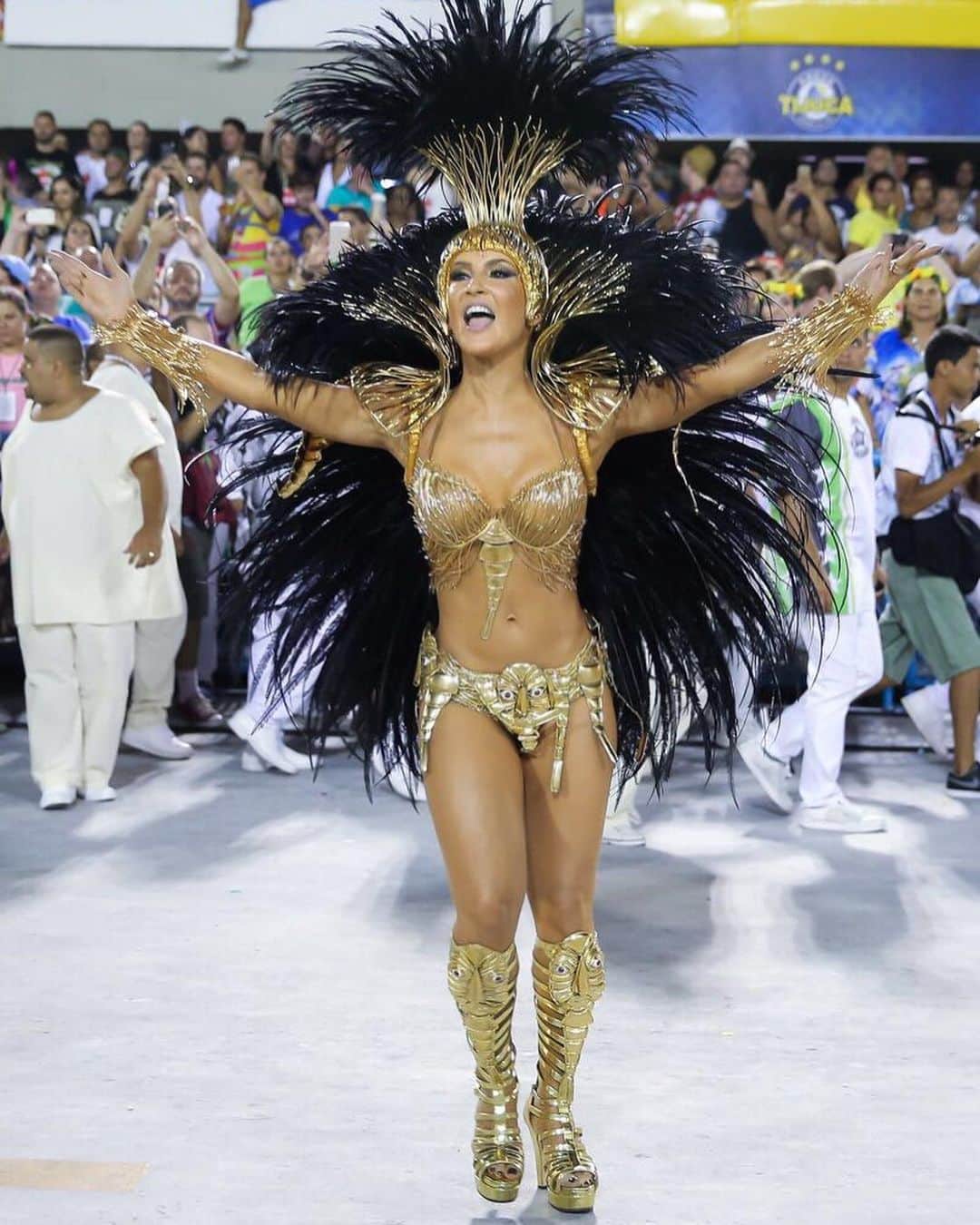 Claudia Leitteのインスタグラム：「Eu não tenho nem legenda pra isso! ✨ #Desembaça #Carnaval」