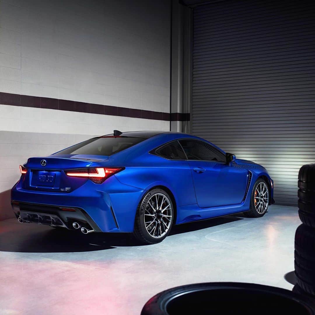 Lexus USAのインスタグラム：「The Lexus Exclusive Tire Event is going on now. Receive $100 off a set of four new tires, plus a complimentary multi-point inspection. Click the link in bio to learn more.」