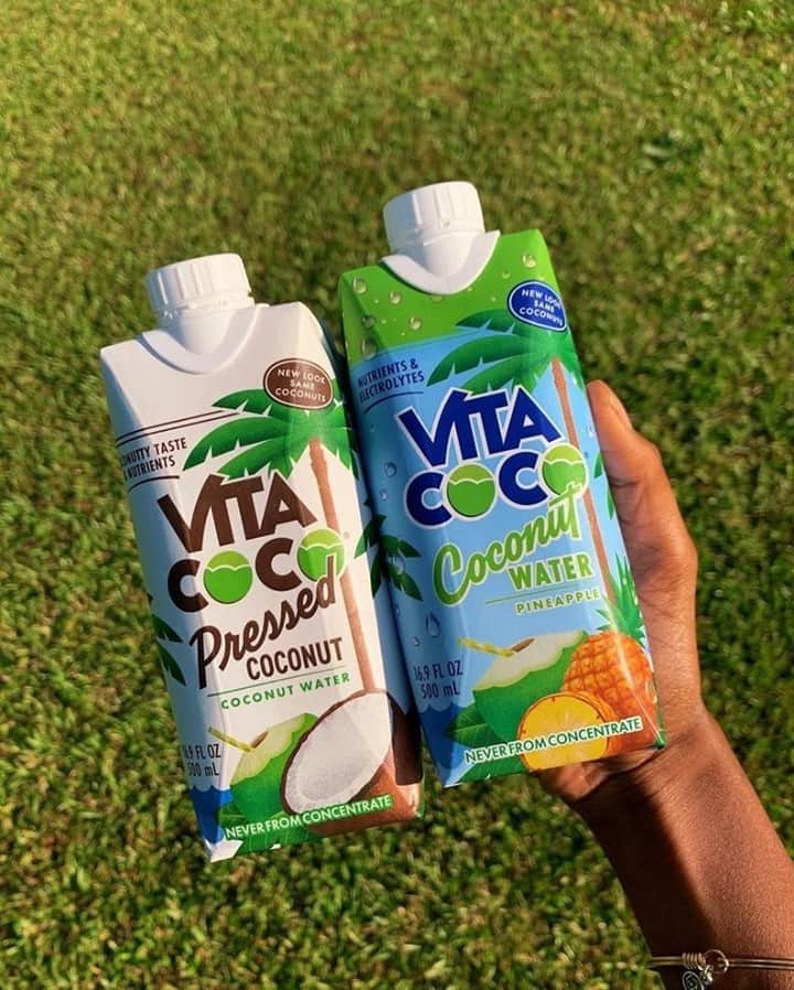 Vita Coco Coconut Waterのインスタグラム：「Is this double fisting? Or do you have to have one drink in each hand for that to be the case? Can someone look on @urbandictionary and get back to me?」