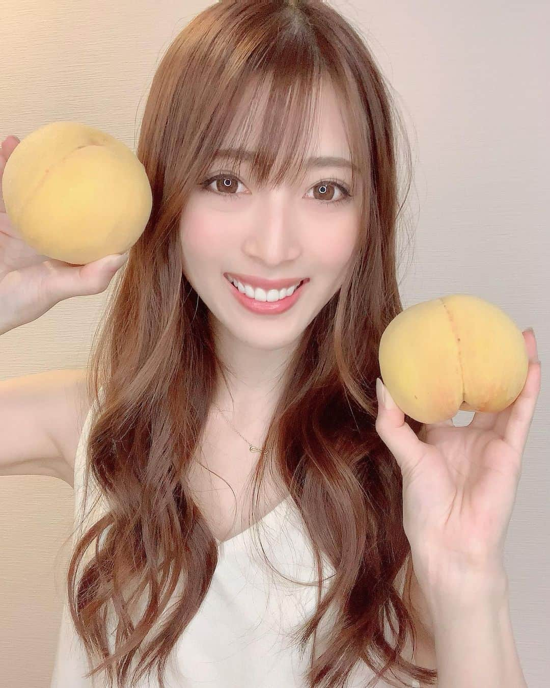 宇野栞菜（阿部栞菜）さんのインスタグラム写真 - (宇野栞菜（阿部栞菜）Instagram)「フルーツ美味しそうなの見つけるとすーぐカゴにいれちゃう🥺💜  みんなおはよう❤️」10月10日 9時16分 - kanna_uno