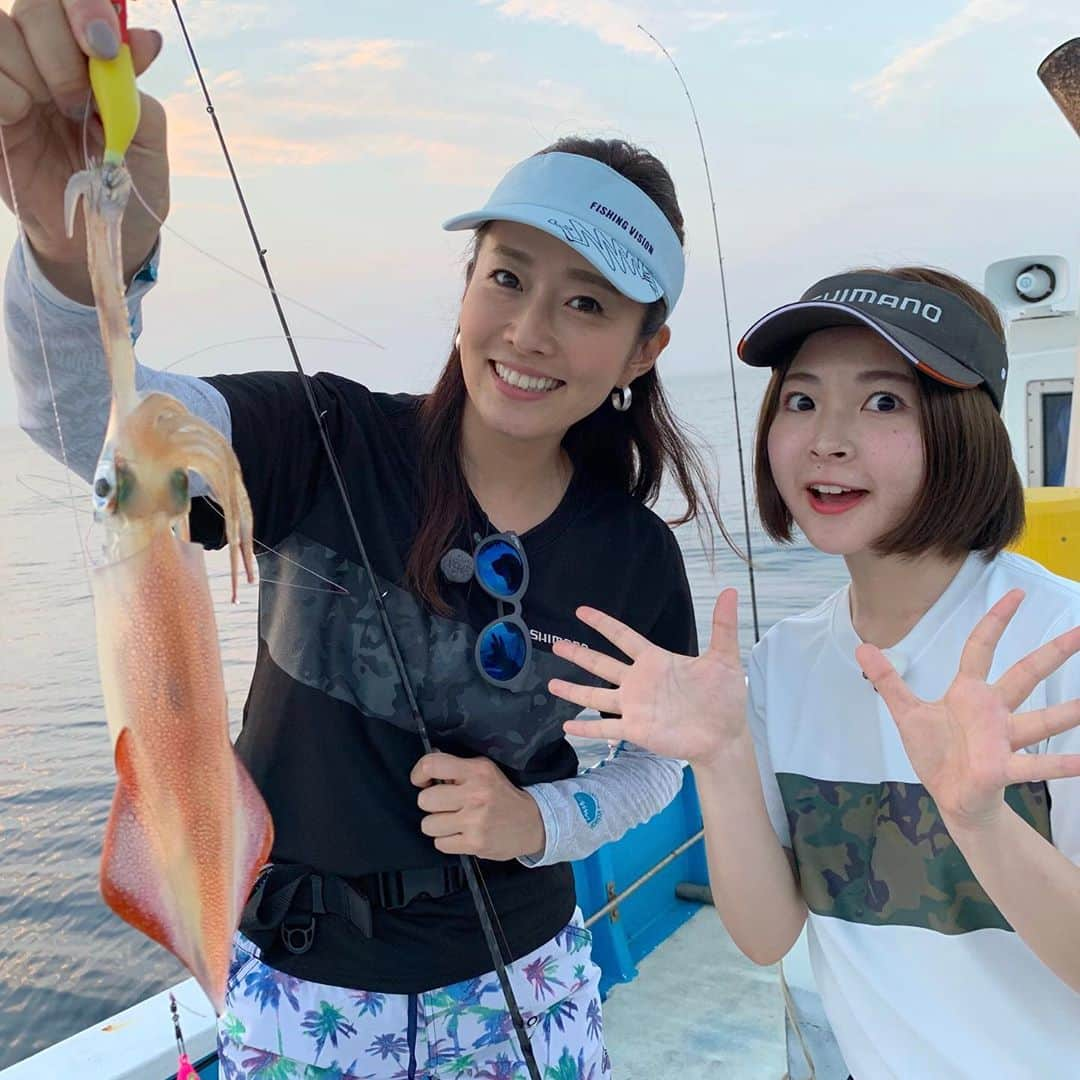 関西テレビ「釣りたガール！」さんのインスタグラム写真 - (関西テレビ「釣りたガール！」Instagram)「✔︎﻿ 再放送がありますよん🙌﻿ ﻿ 「釣りたガール！」がカンテレで早朝にお目見えします📺﻿ ﻿ ◇10/12（月）4:54〜5:25﻿ →イカ 加藤るみちゃん@兵庫県香美町﻿ ﻿ ◇10/13（火）4:54〜5:25﻿ →レンコダイ 加藤るみちゃん@兵庫県香美町﻿ ﻿ ◇10/14（水）4:54〜5:25﻿ →アジ そらなさゆりちゃん@東京湾﻿ ﻿ ◇10/19（月）4:54〜5:25﻿ →ノマセ釣り 松元絵里花ちゃん@明石海峡﻿ ﻿ 朝早いですが、早起きした日にはぜひチャンネルを合わせてください❤️﻿ ﻿ …どれも昨日のことのように手応えが思い出せます🤣🎣﻿ ﻿ とくに東京湾のアジは、晴れロケの多い釣りたガール！では﻿ ﻿ 珍しく雨に振られたので思い出深い☔️﻿ ﻿ 早くまたみんなと釣りに行きたいなぁ✌️﻿ ﻿ 皆さま、台風にはくれぐれもお気をつけください🌪﻿ ﻿ ﻿ #釣りたガール﻿ #釣りたガール濃いめ﻿ #カンテレ﻿ #再放送﻿ #加藤るみ　ちゃん﻿ #そらなさゆり　ちゃん﻿ #松元絵里花　ちゃん﻿ #写真で振り返る釣り」10月10日 9時19分 - tsurita_girl