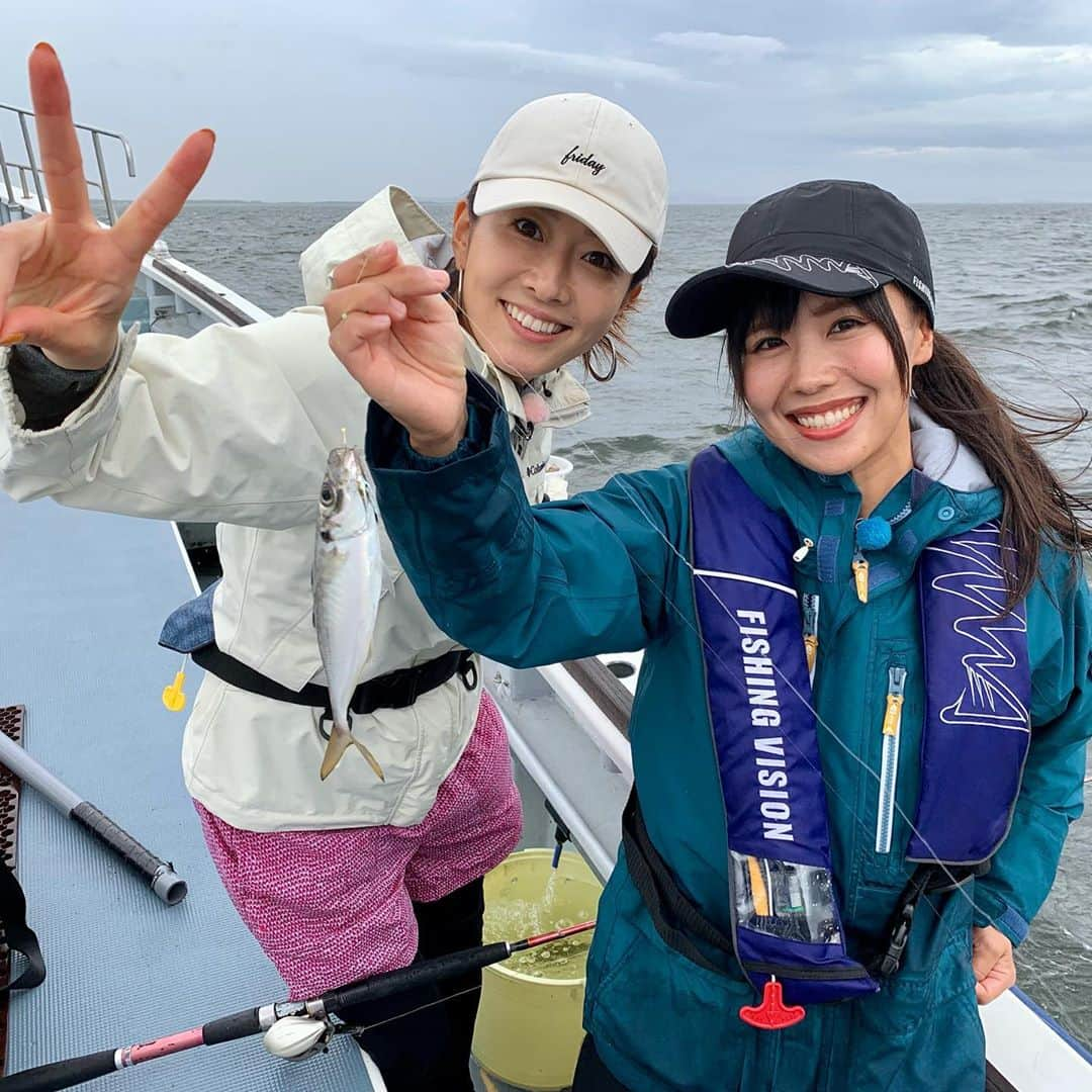 関西テレビ「釣りたガール！」さんのインスタグラム写真 - (関西テレビ「釣りたガール！」Instagram)「✔︎﻿ 再放送がありますよん🙌﻿ ﻿ 「釣りたガール！」がカンテレで早朝にお目見えします📺﻿ ﻿ ◇10/12（月）4:54〜5:25﻿ →イカ 加藤るみちゃん@兵庫県香美町﻿ ﻿ ◇10/13（火）4:54〜5:25﻿ →レンコダイ 加藤るみちゃん@兵庫県香美町﻿ ﻿ ◇10/14（水）4:54〜5:25﻿ →アジ そらなさゆりちゃん@東京湾﻿ ﻿ ◇10/19（月）4:54〜5:25﻿ →ノマセ釣り 松元絵里花ちゃん@明石海峡﻿ ﻿ 朝早いですが、早起きした日にはぜひチャンネルを合わせてください❤️﻿ ﻿ …どれも昨日のことのように手応えが思い出せます🤣🎣﻿ ﻿ とくに東京湾のアジは、晴れロケの多い釣りたガール！では﻿ ﻿ 珍しく雨に振られたので思い出深い☔️﻿ ﻿ 早くまたみんなと釣りに行きたいなぁ✌️﻿ ﻿ 皆さま、台風にはくれぐれもお気をつけください🌪﻿ ﻿ ﻿ #釣りたガール﻿ #釣りたガール濃いめ﻿ #カンテレ﻿ #再放送﻿ #加藤るみ　ちゃん﻿ #そらなさゆり　ちゃん﻿ #松元絵里花　ちゃん﻿ #写真で振り返る釣り」10月10日 9時19分 - tsurita_girl