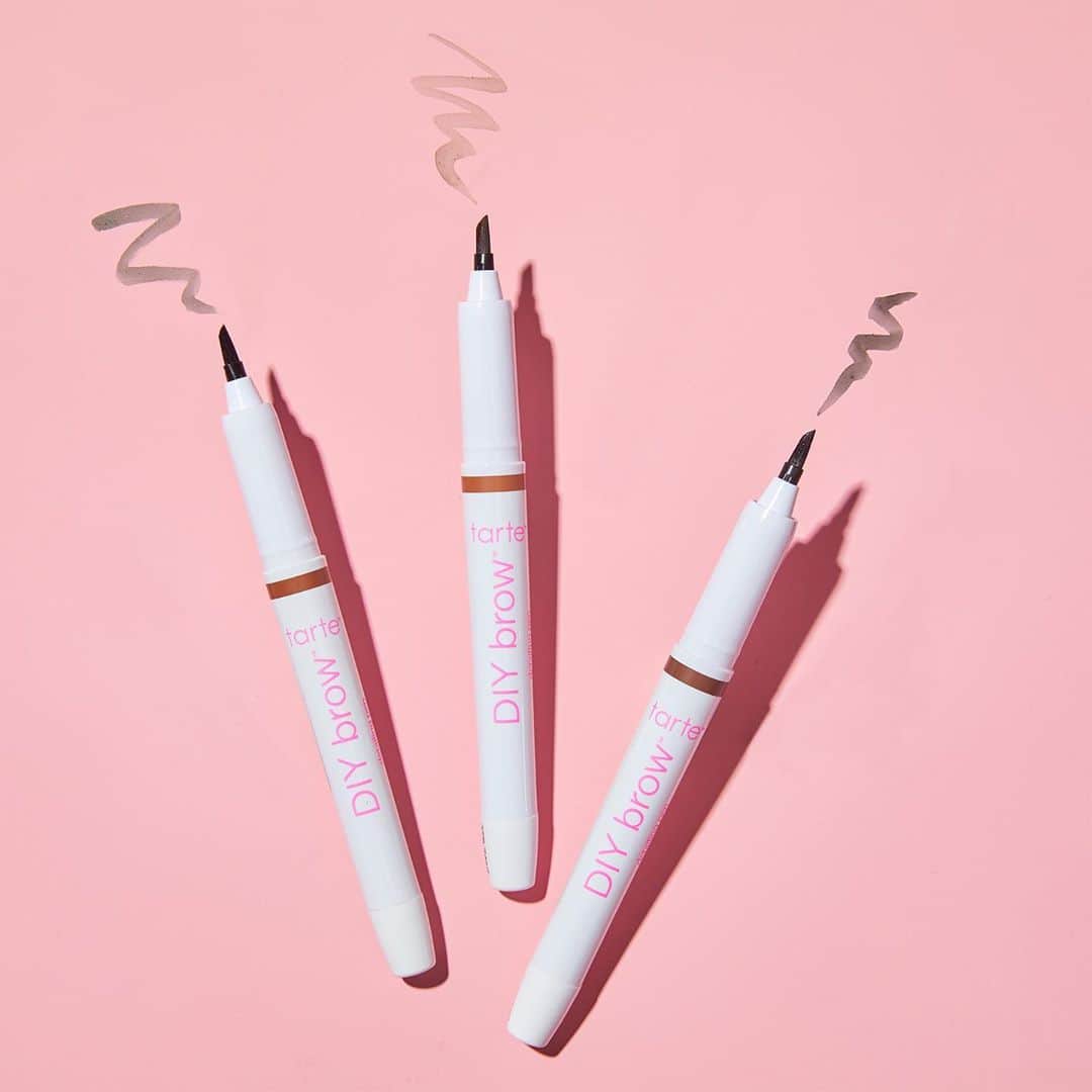 Tarte Cosmeticsさんのインスタグラム写真 - (Tarte CosmeticsInstagram)「FULLER-lookin' brows in seconds? Yes, pls! 🙌 Our NEW #vegan DIY brow™ detailing pen: 🖊 microblading brush tip that mimics the look of REAL HAIR  🖊 24-hr waterproof, sweatproof AND smudge-proof wear 🖊 tea tree oil & vitamin E condition brow hair 🌿 🖊 (460!!!) multi-length bristles fill in sparse areas so brows look fuller 🖊 comes with spoolie to tame brows 🖊 3 shades: taupe, medium brown & dark brown SWIPE to see the amazing B&A 👉 Head to our IG stories for a demo with Allison! #BigEgoBrows #crueltyfree #vegan #rethinknatural」10月10日 9時59分 - tartecosmetics