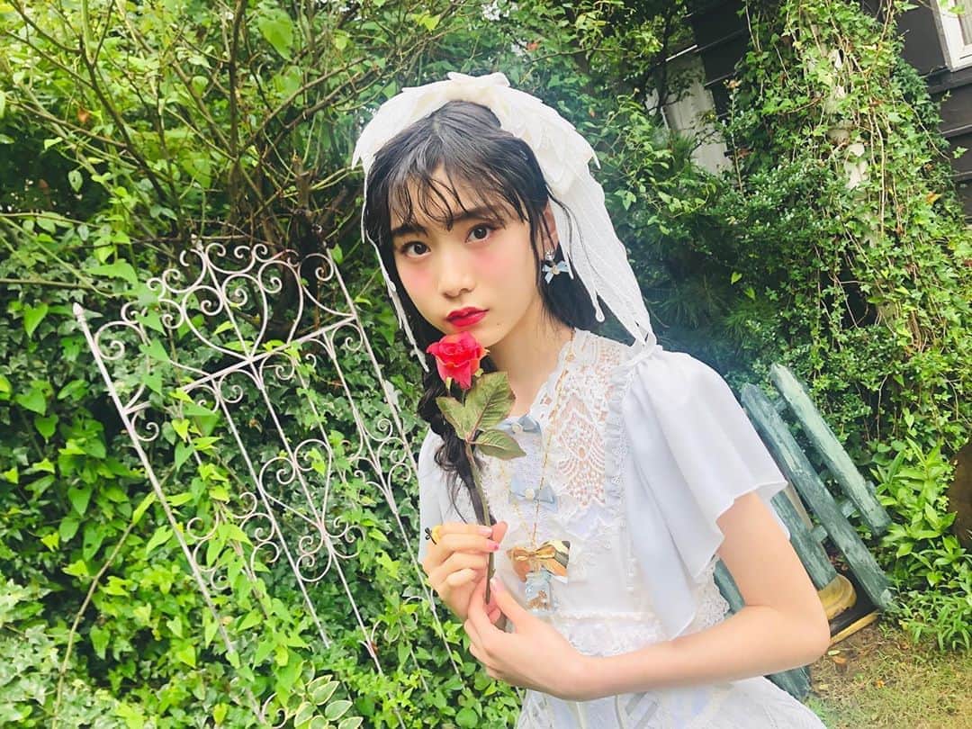 ニコ☆プチのインスタグラム：「ばら🥀👗 . . . #近藤藍月」