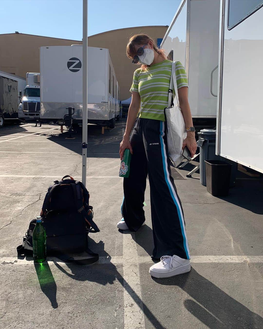 デビー・ライアンさんのインスタグラム写真 - (デビー・ライアンInstagram)「really glad to be back to work — grateful for all the new measures and practices that keep everyone safe on set and allow us to make movies again 🕊」10月10日 10時04分 - debbyryan