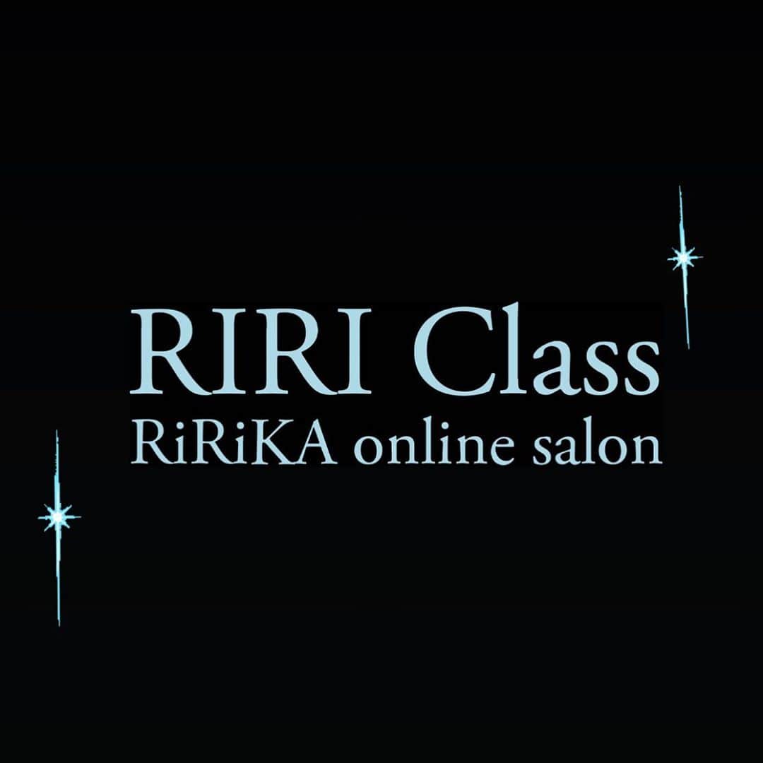 りりかさんのインスタグラム写真 - (りりかInstagram)「【オンラインサロンOPENしました！】 RiRiKA online salon 「RIRI Class」 本日10/10(土)オープン致しました！！  https://ririkaonlinesalon.com/  歌の仕事を長い間させてもらっていて、気がついたことがあります。私、一人で歌うより、みんなと歌うことが好きなんだ。音楽って楽しい！という気持ちを共有したい人間なんだ。 将来の夢が歌声喫茶を開くこと。なんてずっと言ってましたが、なるほどいろんなことが繋がり自分というものがわかってきた30半ば。  2020年。世の中が大きく変わりました。たくさん仕事を失い、たくさん考えました。 そこでたどり着いた答えがこのオンラインサロンです。 皆さんと、どこにいる方とも繋がれる。 ドレミのドから一緒に楽譜の読み方を知っていくクラス、もう少しカラオケがうまく歌えたらなーという方のための歌い方講座、本気で上手くなりたい！そんな方のためにマンツーマンレッスンもご用意しました。もちろんライブやトークイベントも行います！ 幅広く音楽を愛する方に楽しんでもらえるサロンを作ることができたと思っています。 音楽のコンテンツ以外にも皆さんとコミュニケーションを取れる場などをご用意しています。 ぜひ一緒に、日々を音楽で満たしませんか✨ ご入会お待ちしております💕 月額千円。試しに入って、違うと思ったらすぐ辞めれるよ。笑　　おいでやす✨ ※有料会員登録先着100名様にオリジナルグッズをプレゼント🎁  【ファンクラブの皆様へ】 RIRI ClassはLis blancと運営が別になっています。サロンに関するお問い合わせはLis blancではなく、info@ririkaonlinesalon.comになりますので何卒宜しくお願い致します😄」10月10日 10時05分 - ririkadesu1226