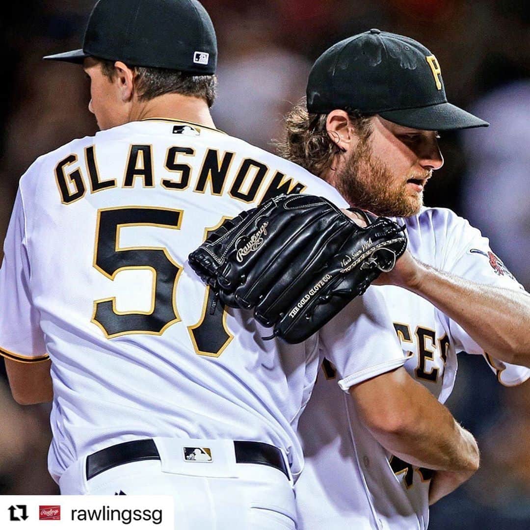 のインスタグラム：「#Repost @rawlingssg with @make_repost ・・・ Two former teammates facing off in a winner take all Game 5! Who do you think has the edge? #TeamRawlings #Glasnow #Cole #MLB #Repost (via: @mlb) @rawlings_japan_llc」