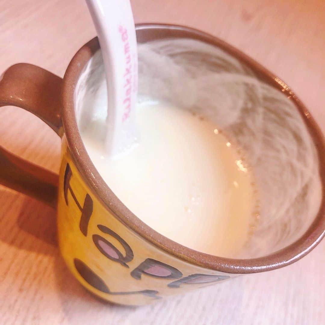 美沙玲奈のインスタグラム：「今日も今日とて‥🍼 最近、家で常温の水か粉ミルクしか 飲んでない気がする🤣🤣🤣」