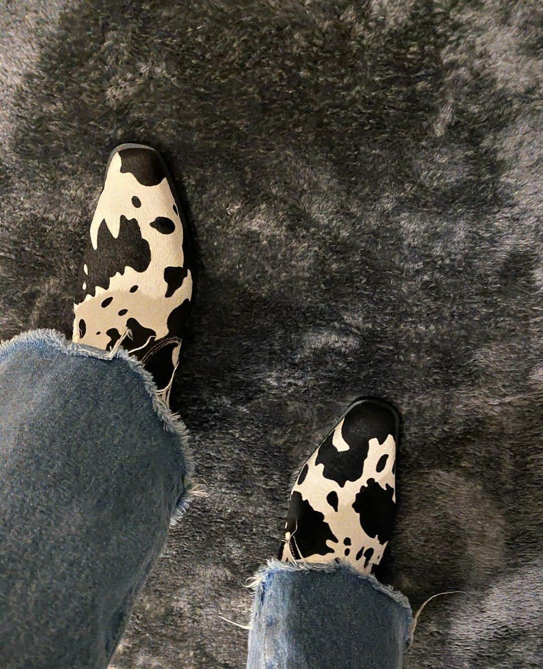 所谷舞さんのインスタグラム写真 - (所谷舞Instagram)「cow pattern boots 🐮 . 素材も安っぽくないし かなりお勧めなんだけどなぁ🧐笑🤍 #_maeve_official #maeve_rile」10月10日 11時26分 - _mai_i_