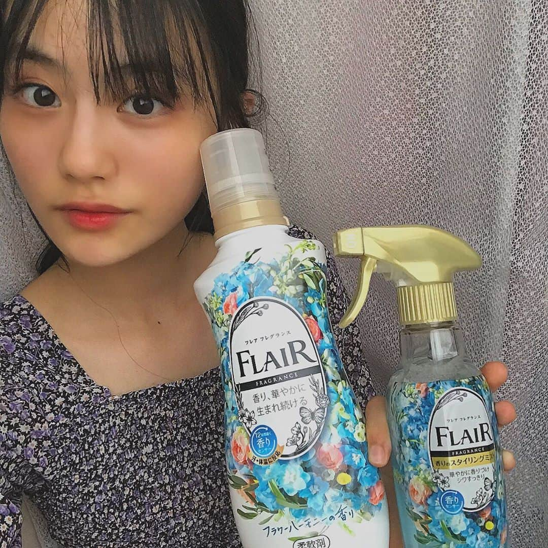 関谷瑠紀さんのインスタグラム写真 - (関谷瑠紀Instagram)「✎  フレアフレグランスのページはチェックしてくれたかな？  フレアフレグランスのフラワーハーモニーの香りは、 グリーンアップルやスズランなどが合わさって、すっごくいい香り♡ この香りがついた洋服を着ると大人になった気分に! 関谷家ではずっとこの香りを使っています😁 みんなもぜひ使ってみてね🌱  この後13時からニコラTVで踊ってみたが配信されるので みんな見てね！  #PR #関谷瑠紀 #nicola #ニコラ #ニコモ #フレアフレグランス #フラワーハーモニーの香り #柔軟剤」10月10日 11時28分 - ruki_0808