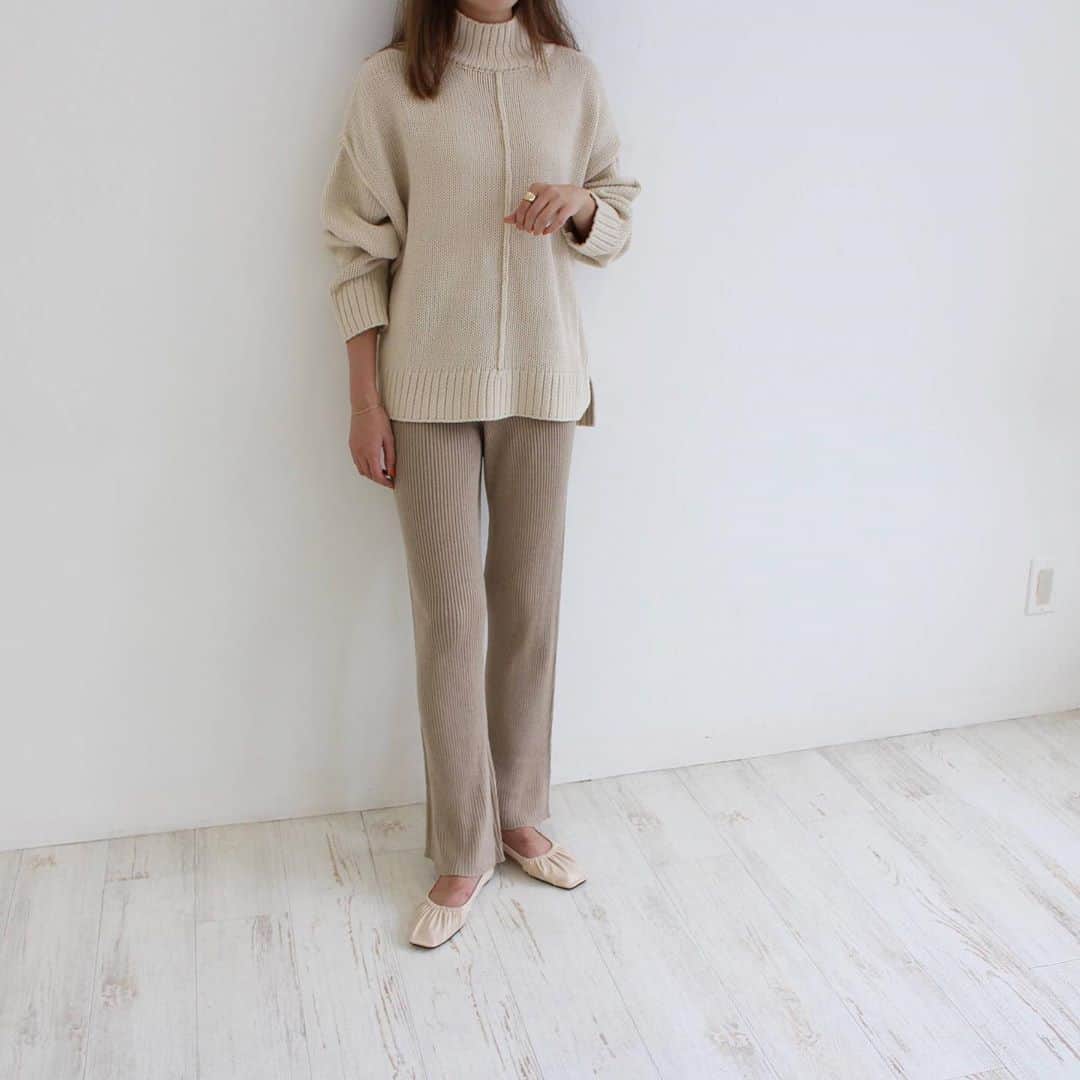 Mode Robeさんのインスタグラム写真 - (Mode RobeInstagram)「* * new item...✔︎ * リブフレアパンツ 【mr5193】  black,beige * * シルエットがとても綺麗なリブニットパンツ。 * *  cafe accountはこちら⬇︎ @mode_robe_cafe #MODEROBE #MODEROBE堀江店」10月10日 11時42分 - mode_robe_official
