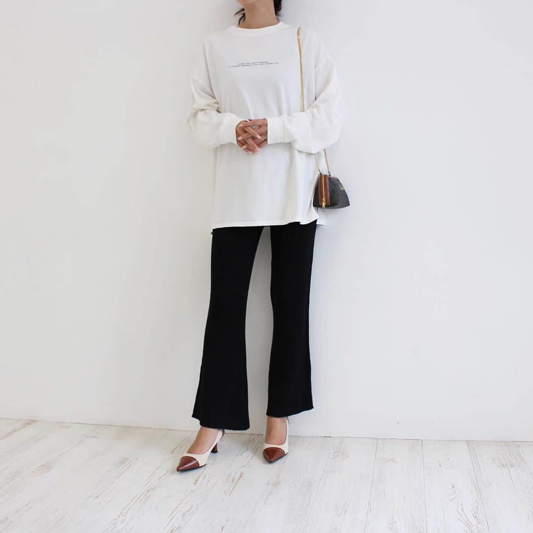 Mode Robeさんのインスタグラム写真 - (Mode RobeInstagram)「* * new item...✔︎ * リブフレアパンツ 【mr5193】  black,beige * * シルエットがとても綺麗なリブニットパンツ。 * *  cafe accountはこちら⬇︎ @mode_robe_cafe #MODEROBE #MODEROBE堀江店」10月10日 11時42分 - mode_robe_official