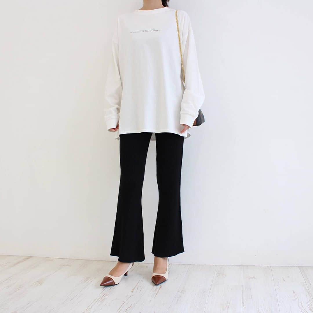 Mode Robeさんのインスタグラム写真 - (Mode RobeInstagram)「* * new item...✔︎ * リブフレアパンツ 【mr5193】  black,beige * * シルエットがとても綺麗なリブニットパンツ。 * *  cafe accountはこちら⬇︎ @mode_robe_cafe #MODEROBE #MODEROBE堀江店」10月10日 11時42分 - mode_robe_official