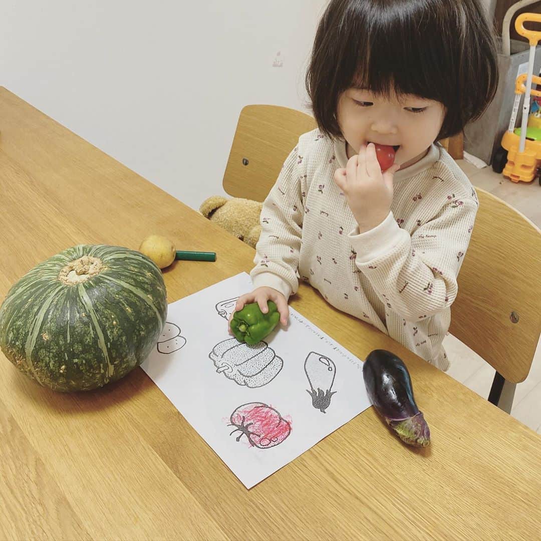 田中理恵さんのインスタグラム写真 - (田中理恵Instagram)「本物を触るのが1番🥔🍅🍆🎃 トマト食べたー🤣🤣🤣🤣🤣🤣」10月10日 11時53分 - riiiiiie611