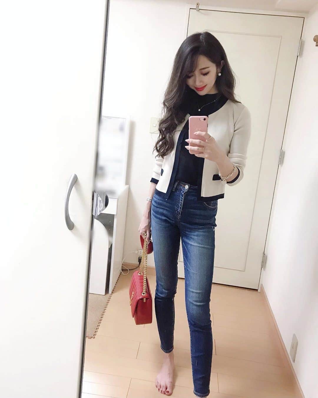 DHOLIC SNAPのインスタグラム：「@yk_0728xさんの#dholicsnap⁠ 　⁠ TOPS/CARDIGAN：@dholic_official⁠ 　⁠ 【LADIES】⁠ #ハーフネックニット⁠ 全5色￥2,541(税込)⁠ 　⁠ 【LADIES+】⁠ #バイカラーオープンカーディガン⁠ 全3色￥3,454(税込)⁠ ⁠ LINE@お友だち追加でもらえるクーポン使用で【10％OFF】⁠ 10/14(水)17時まで！⁠ 　⁠ みなさんもぜひ#dholicsnap をつけて⁠ コーディネートを投稿してください📸💕⁠ 　⁠ ※上記以外のご着用アイテムにつきましては品切れ商品、または、私物となります。⁠ 　⁠ #DHOLIC#dholicism#fashion#ootd⁠ #プチプラコーデ#今日のコーデ#今日の服⁠ #ニット#バイカラー#オフィスカジュアル⁠ #おでかけコーデ#休日コーデ#カーディガンコーデ」