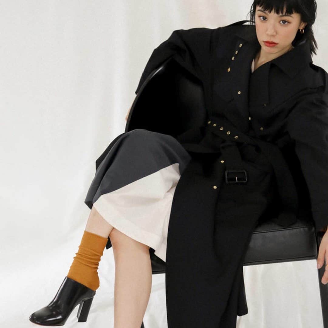 のインスタグラム：「. Tabio 2020 Autumn-Winter “Values” 自分の好きなものを自由に選び 自分らしく身につける。 スタンダードからトレンドデザインまで、 自由な価値観で選んでいただけるラインナップを揃えました。 . ▷コットンブライトリブソックス No.021140465_¥1,100(税込) . . @_katojun_  @natsumiito.p  @saeko_sugai  #tabio #tabio_official #tabiosocks #タビオ #20aw #2020aw #021140465 #2020awcollection #socks #sockstagram #sockstyle #socksoftheday #ソックス #ソックスコーデ #靴下 #靴下コーデ #くつした #ootd #fashion #instafashion #足元くら部 #足元コーデ #今日の足元 #legfashion #レッグファッション」