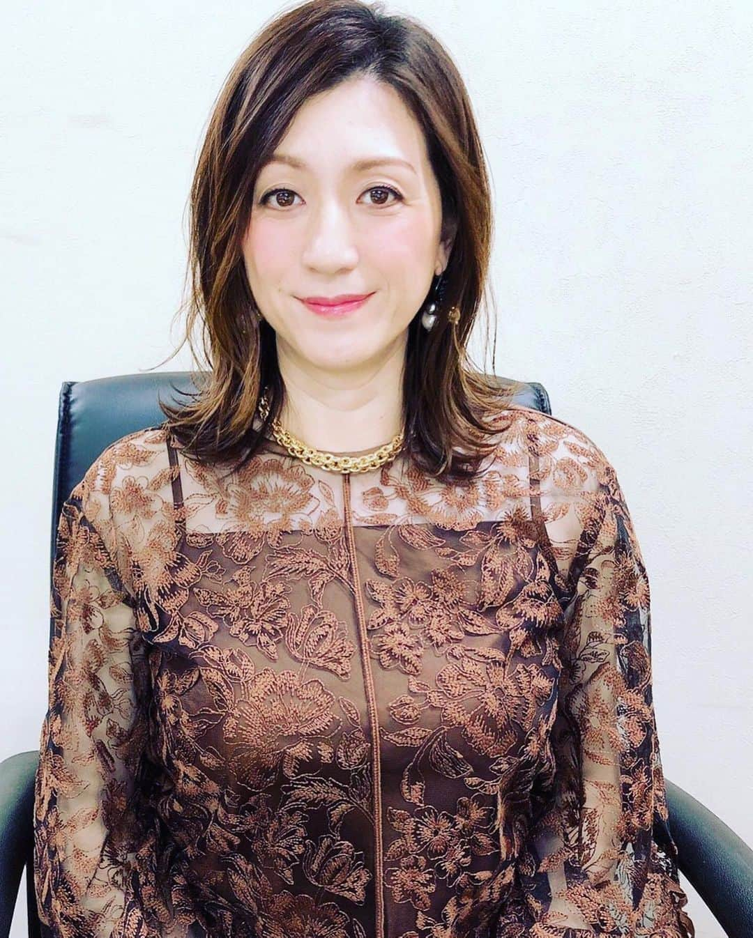 野々村友紀子さんのインスタグラム写真 - (野々村友紀子Instagram)「今日も【サタプラ】ありがとうございました！ スターのヘビロテランキング、めっちゃ気になる！楽しかったですね！  私も普段ガチで使い続けているお気に入りのものを紹介させてもらいました（スターちゃうけど😆）  ・コードレス回転モップクリーナー「軽ピカ」は、立ったまま床の拭き掃除がラクラクできてしかもピッカピカ、サラサラになるので最高！ ・マーナ「葉っぱスポンジ」はほんと素晴らしい形でグラスの底にもフチにもフィット！なかなかへたらんし最高！ ・そして「フォロのドレッシング」は、もはやこれを食べたいがためにサラダを食べてます！美味しいー、、最高！　  みなさんのヘビロテアイテムはなんですかー？  👗サタプラ 👗5時に夢中 👗ゴゴスマ & チャント！ 衣装はすべて @lallia_mu」10月10日 12時15分 - nonomura_yukiko