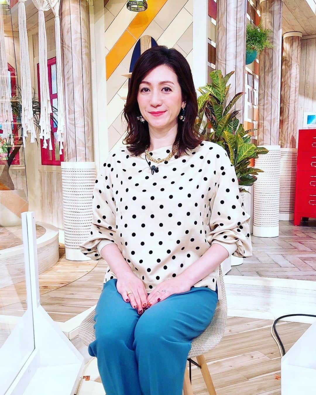 野々村友紀子さんのインスタグラム写真 - (野々村友紀子Instagram)「今日も【サタプラ】ありがとうございました！ スターのヘビロテランキング、めっちゃ気になる！楽しかったですね！  私も普段ガチで使い続けているお気に入りのものを紹介させてもらいました（スターちゃうけど😆）  ・コードレス回転モップクリーナー「軽ピカ」は、立ったまま床の拭き掃除がラクラクできてしかもピッカピカ、サラサラになるので最高！ ・マーナ「葉っぱスポンジ」はほんと素晴らしい形でグラスの底にもフチにもフィット！なかなかへたらんし最高！ ・そして「フォロのドレッシング」は、もはやこれを食べたいがためにサラダを食べてます！美味しいー、、最高！　  みなさんのヘビロテアイテムはなんですかー？  👗サタプラ 👗5時に夢中 👗ゴゴスマ & チャント！ 衣装はすべて @lallia_mu」10月10日 12時15分 - nonomura_yukiko