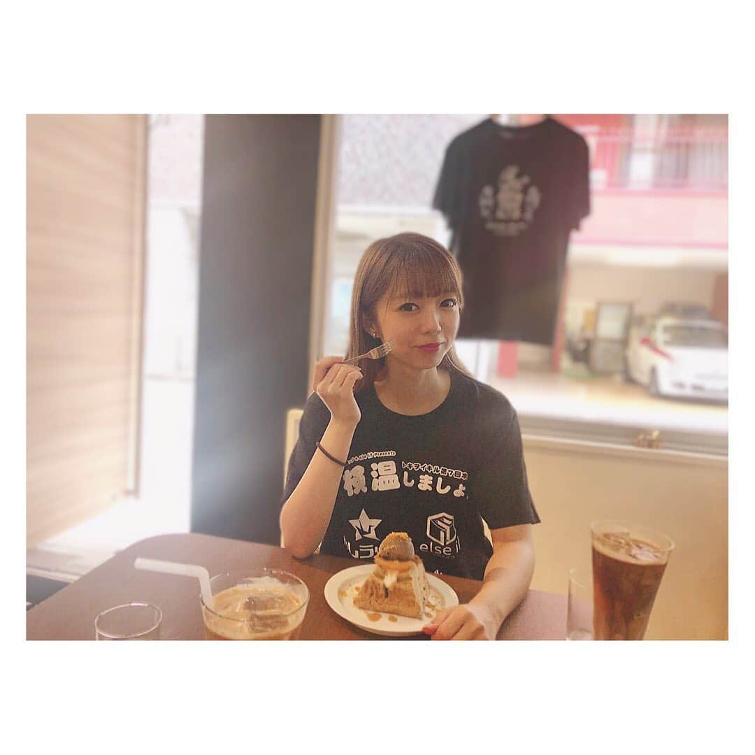 大庭彩歌さんのインスタグラム写真 - (大庭彩歌Instagram)「オシャレなカフェに 舞台の協賛Tシャツで行くという 休憩時間😎✌︎」10月10日 12時27分 - ooba__ayaka