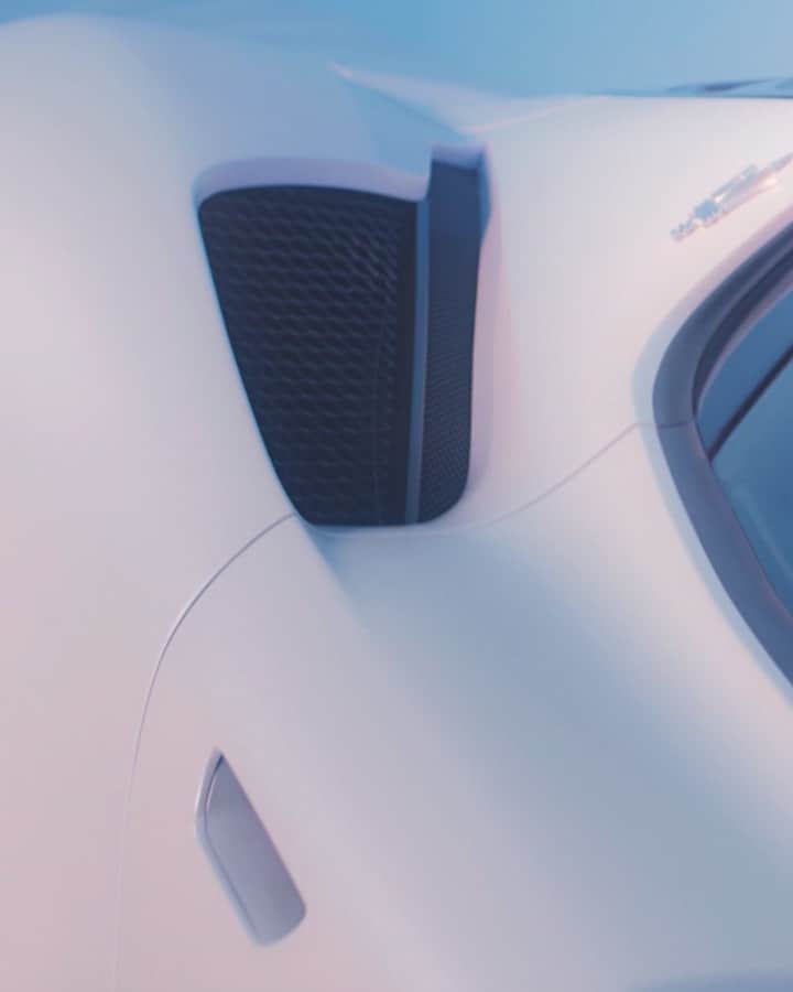 Maserati Japan | マセラティ ジャパンのインスタグラム：「Future-minded. The MC20 is the forerunner to a new Maserati design era, influencing designs of all future models. MC20. The First of its Kind. https://www.maserati.com/jp/ja/models/mc20 #MaseratiMC20 #Maserati」