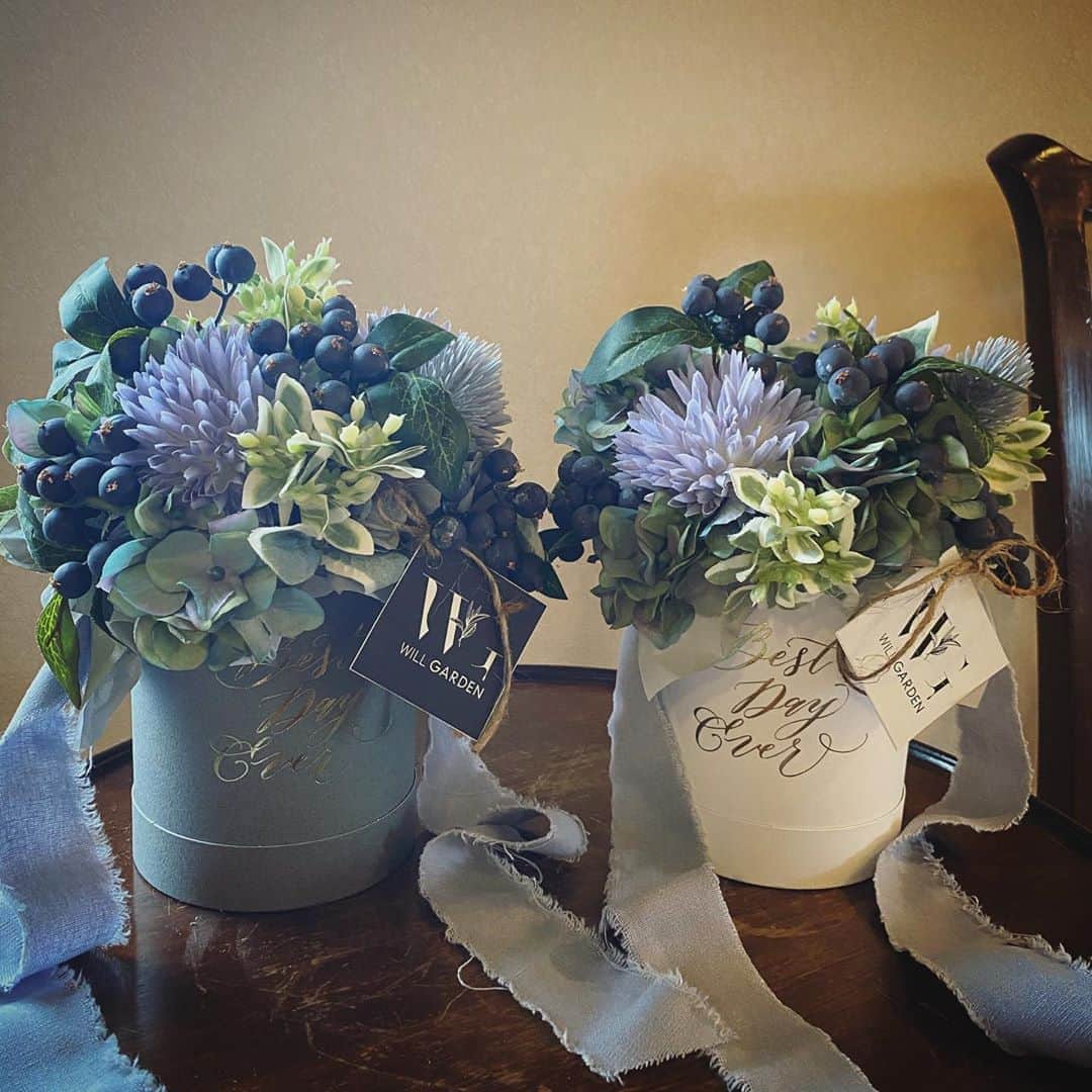 畑野ひろ子のインスタグラム：「@willgarden_official  アーティフィシャルbox🌹 今回は、ブルーグレーの淡いトーンで。  #flowers #arrangement #artificialflower #boxflower #gift #willgarden」