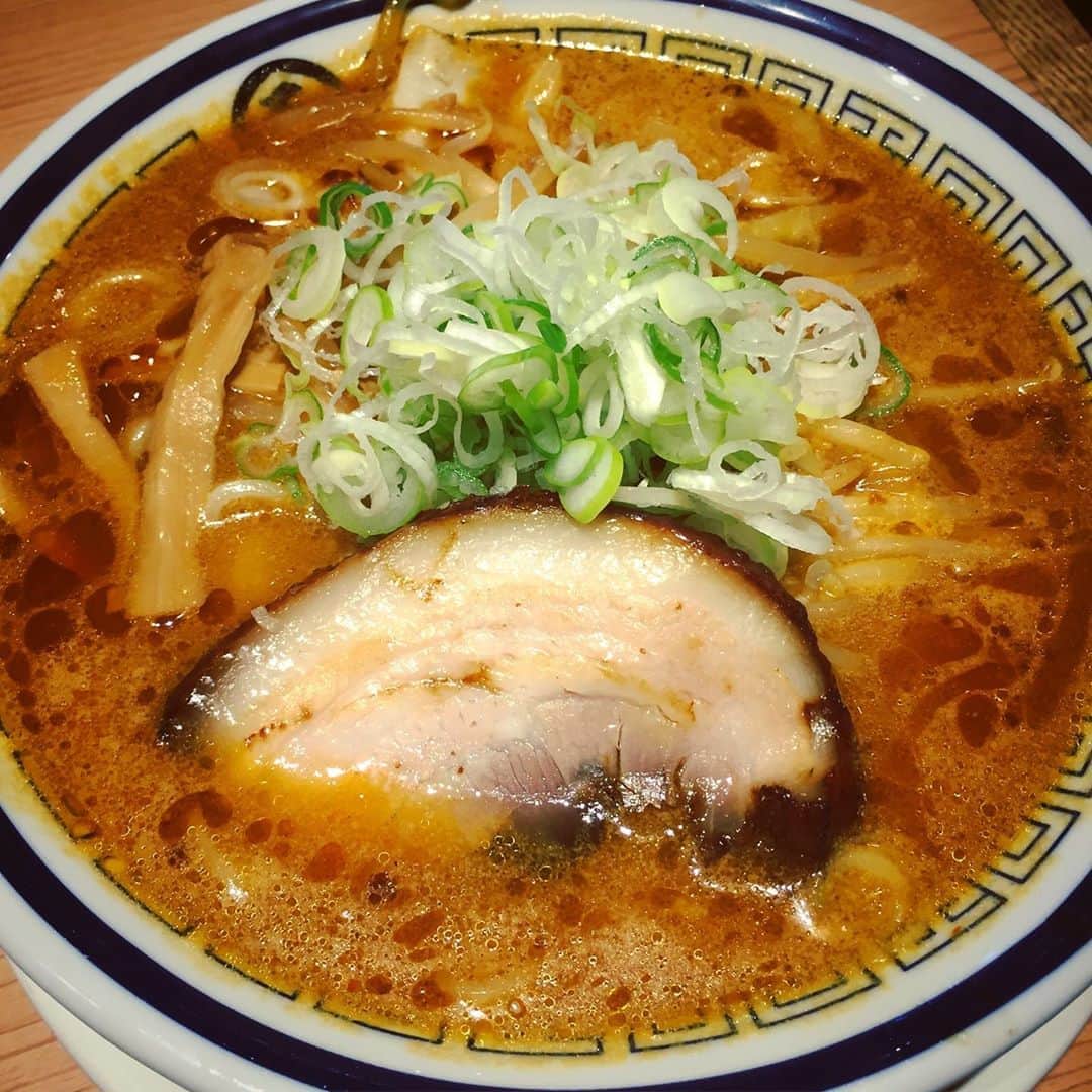 大岡源一郎のインスタグラム：「お味噌の。 . #味噌ラーメンて気づいたら舌軽く火傷してるよね」