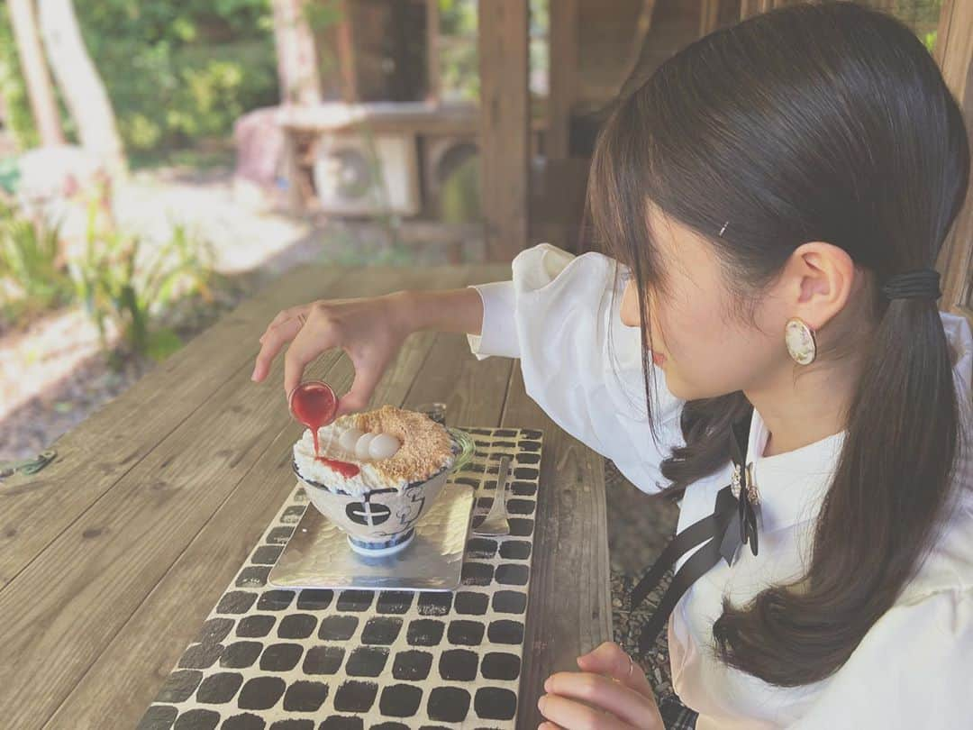 田中伊桜莉さんのインスタグラム写真 - (田中伊桜莉Instagram)「.﻿ ﻿ ﻿ ﻿ 今年最後のかき氷*･ﾟ　﻿ かき氷丼の氷が氷じゃなくて美味しすぎました。﻿ お店もとってもいい雰囲気で落ち着いたし癒しの空間でした﻿‪☺︎‬ ﻿ ﻿ ﻿ ﻿ ﻿ ﻿ #﻿懐水集 #かき氷丼 #白玉 #いちご🍓きな粉 #熊本 #熊本カフェ  #1枚目 #指が気になる #followｍe」10月10日 13時03分 - iori_hkt48